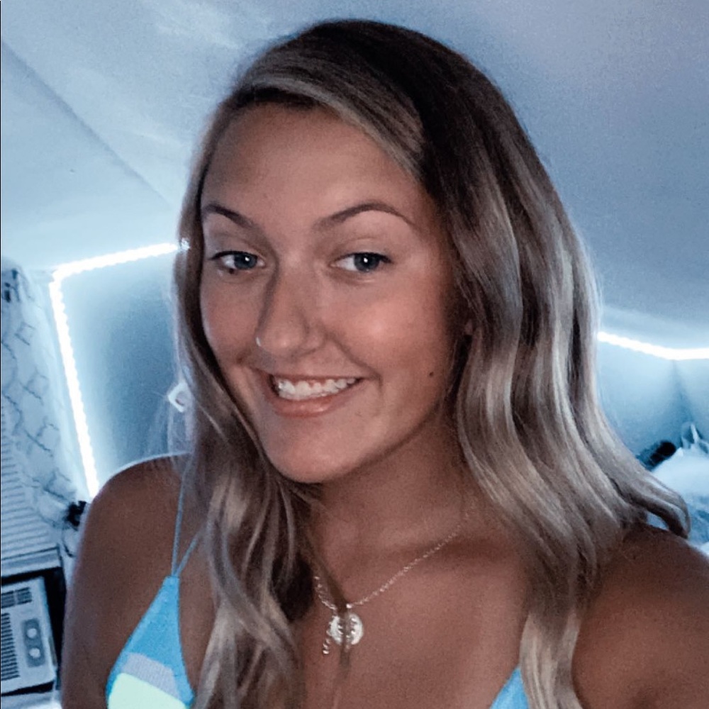 Meet your Posher, Danielle